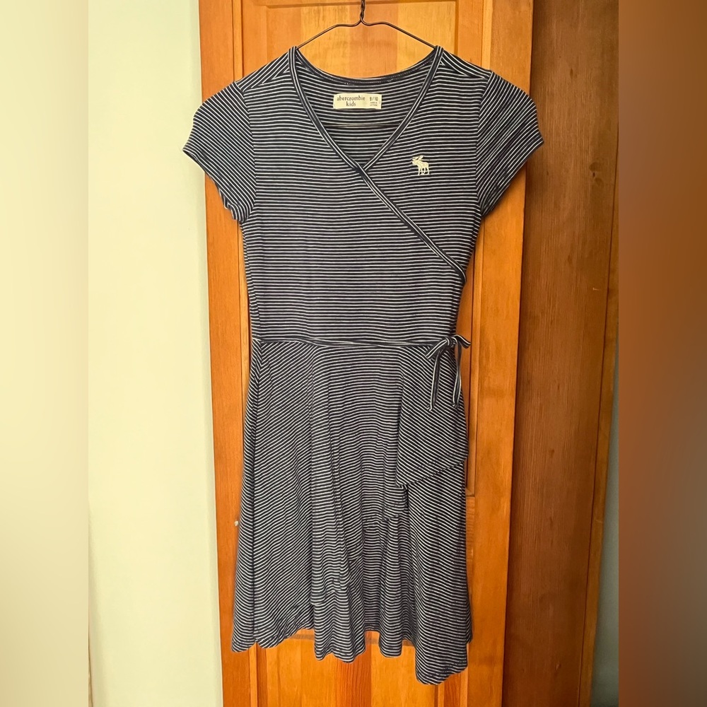 Girls Abercrombie Kids navy and white striped dress, size 9/10.